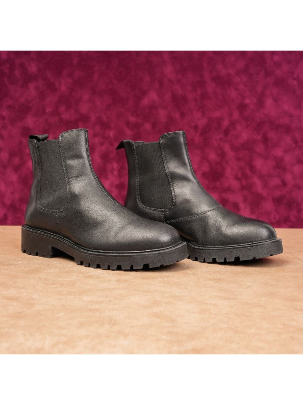 Vagabond Women Kenova Black Leather Lug Sole Chelsea Ankle Boots Sz 7US EUR37